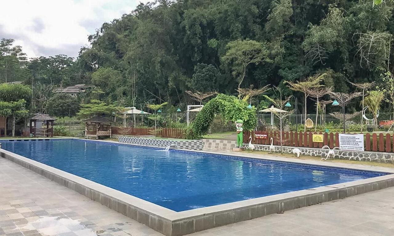 ホテル Reddoorz Near Wisata Paribendo ラワン エクステリア 写真