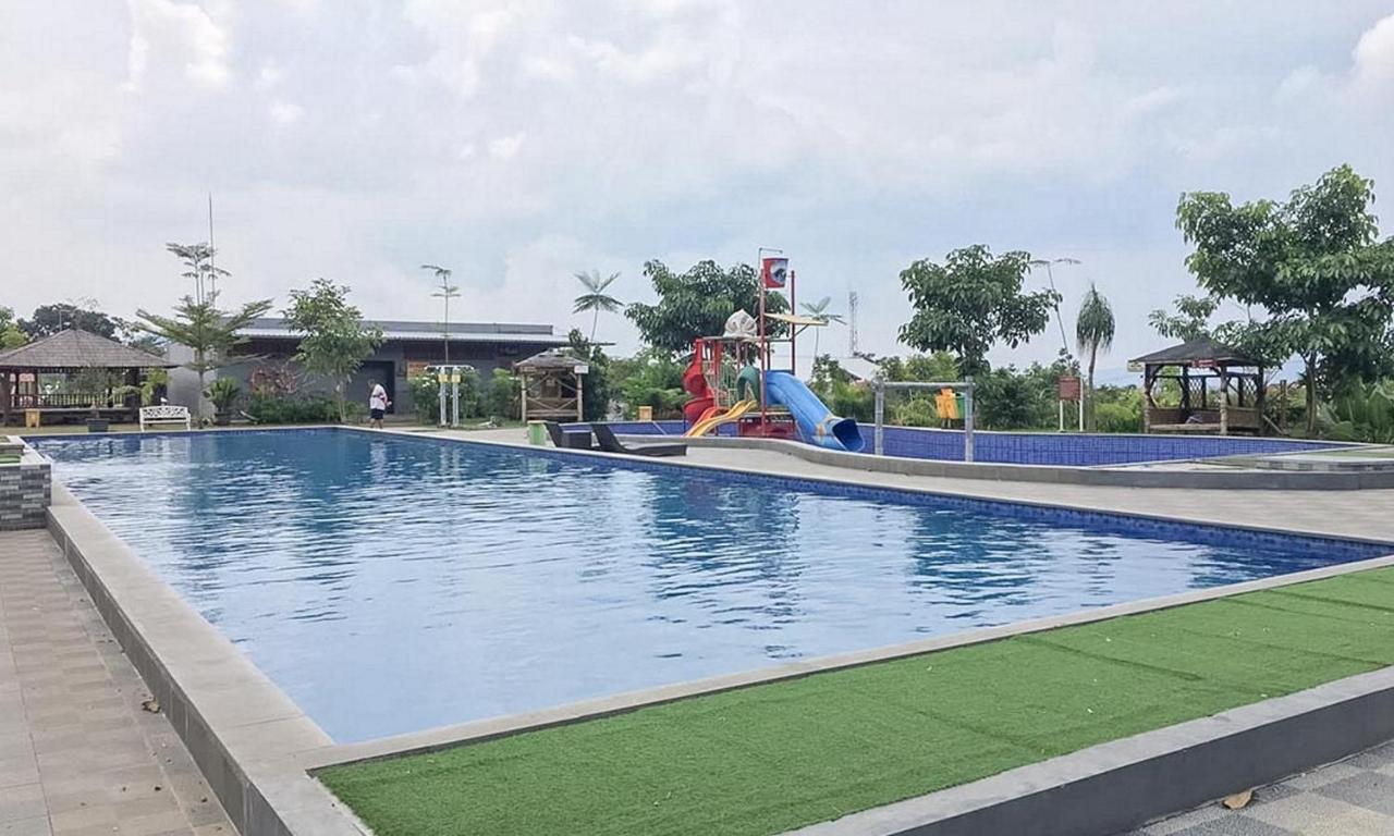 ホテル Reddoorz Near Wisata Paribendo ラワン エクステリア 写真