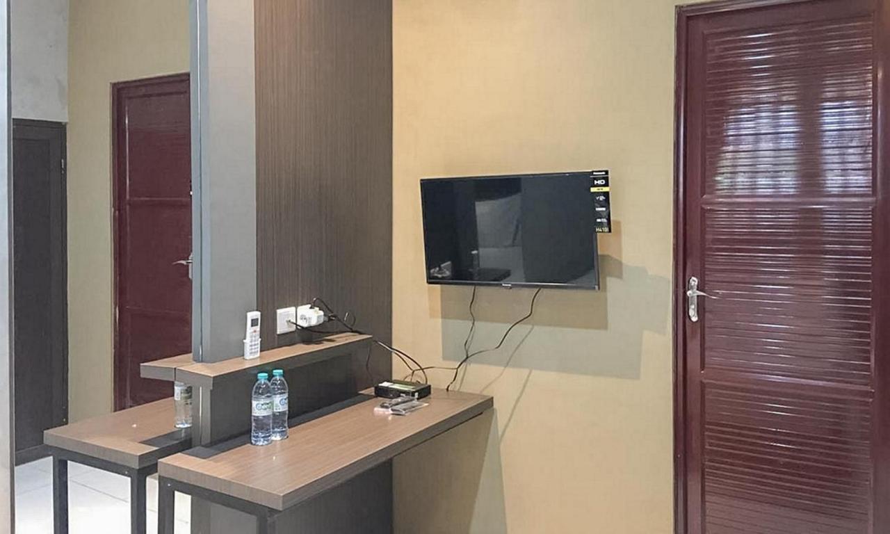 ホテル Reddoorz Near Wisata Paribendo ラワン エクステリア 写真
