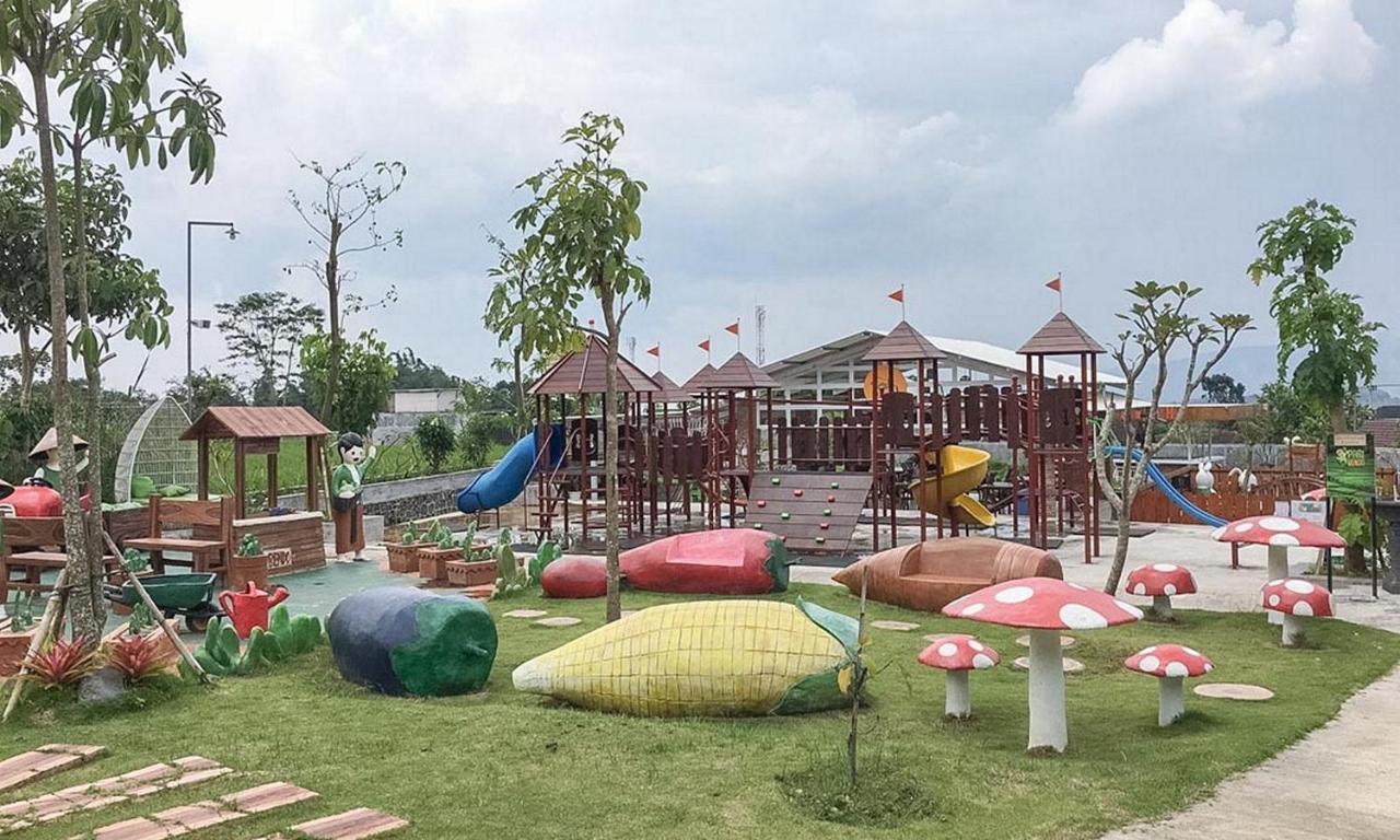 ホテル Reddoorz Near Wisata Paribendo ラワン エクステリア 写真